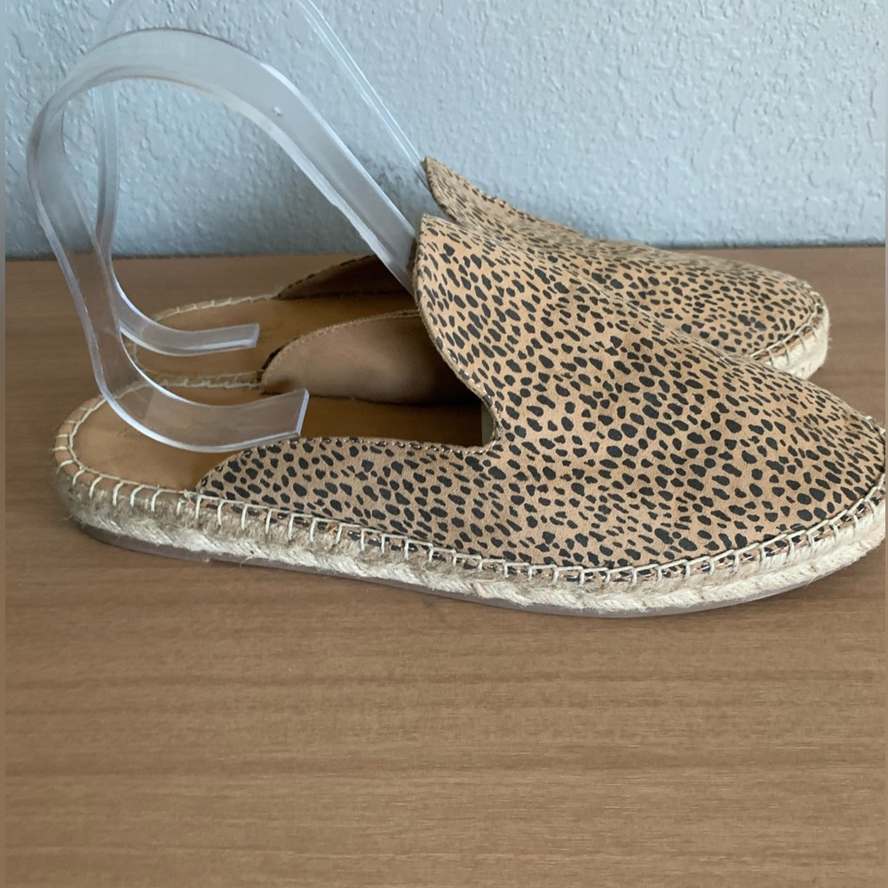 Universal thread Clara cheetah slip on mules size 8.5
